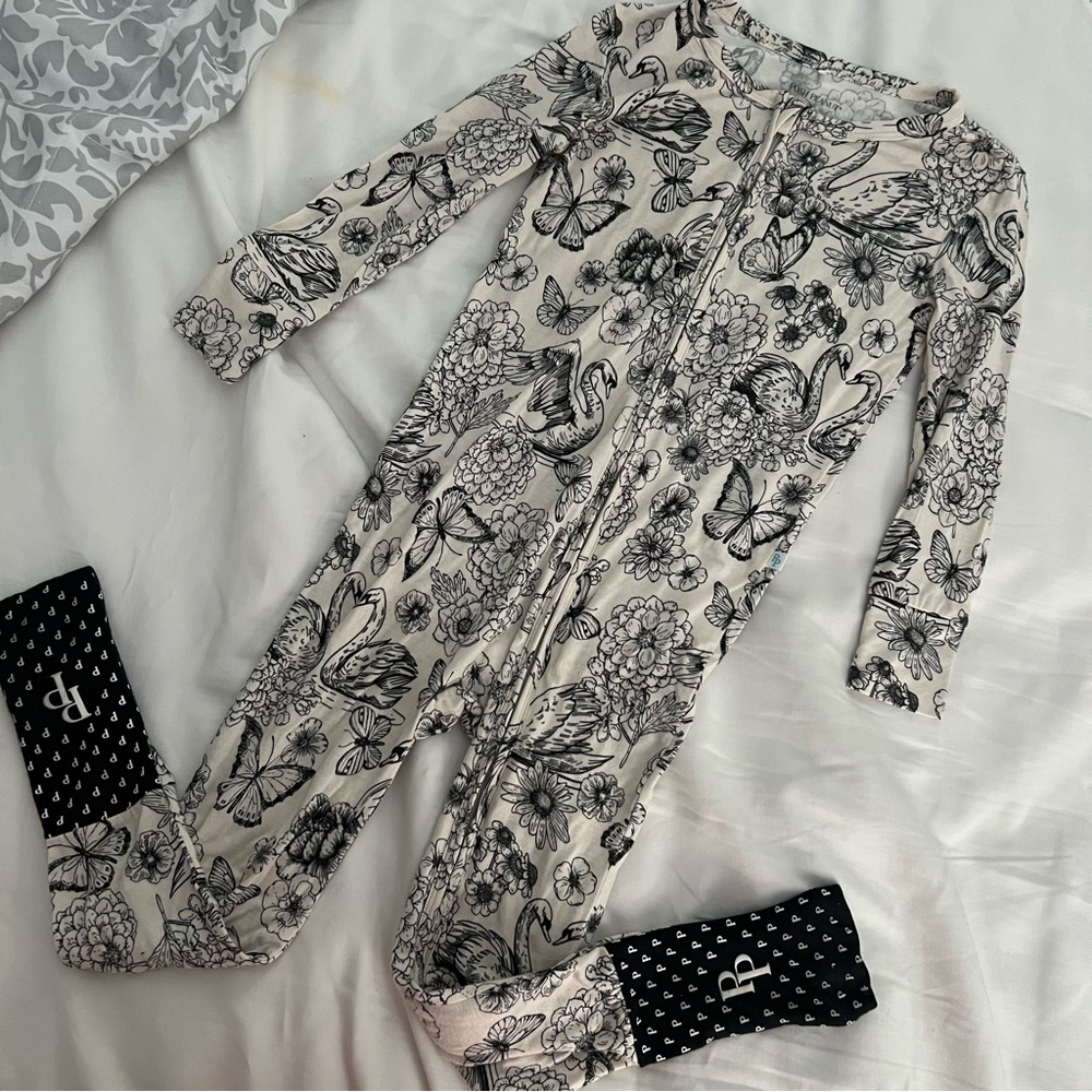 POSH PEANUT Junie convertible one piece pajamas